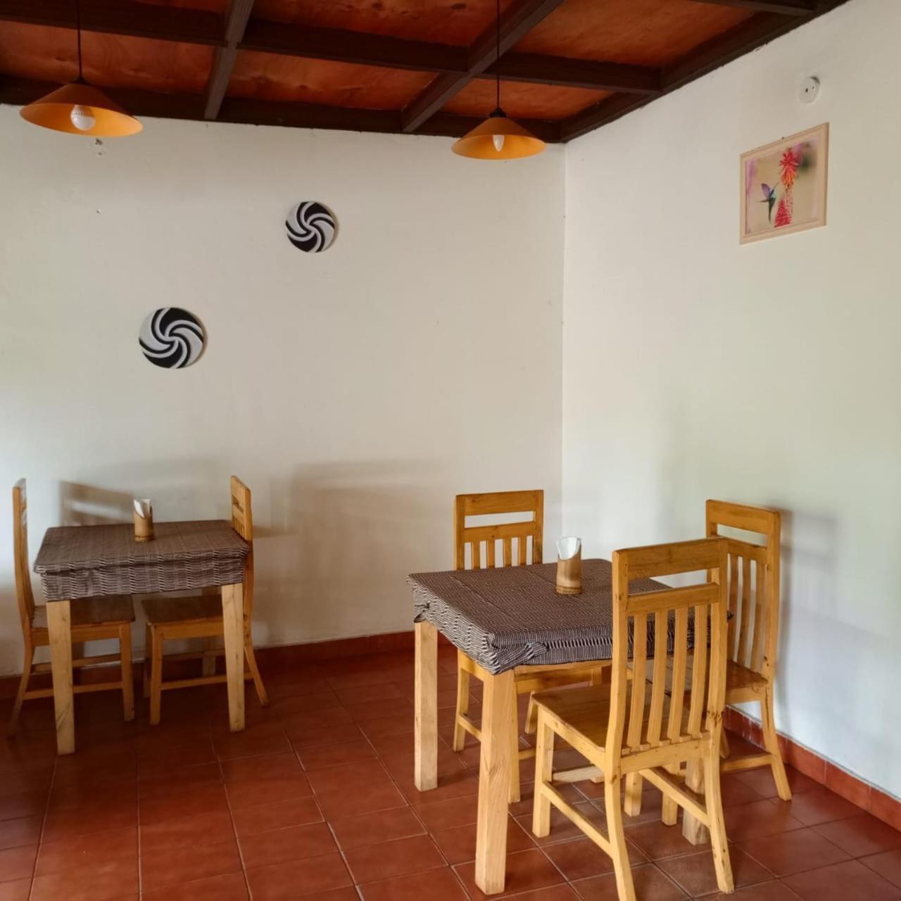 גיסני Colibri Taverne & Guest House מראה חיצוני תמונה
