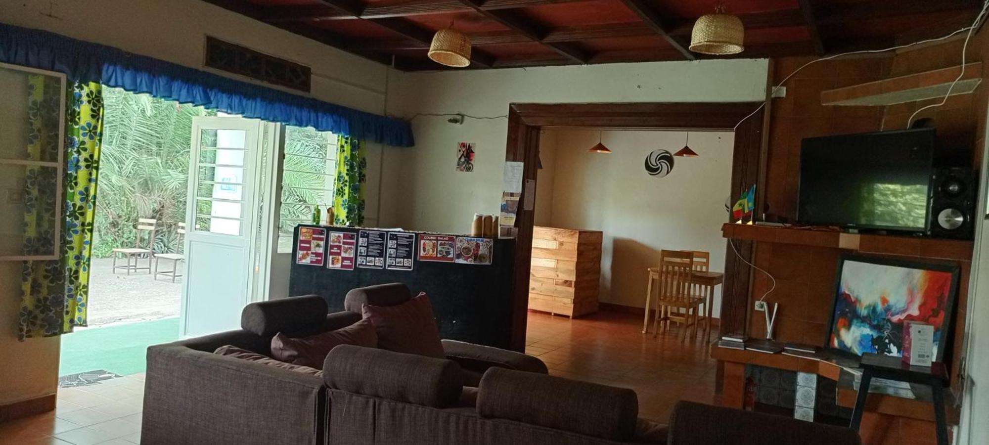 גיסני Colibri Taverne & Guest House מראה חיצוני תמונה