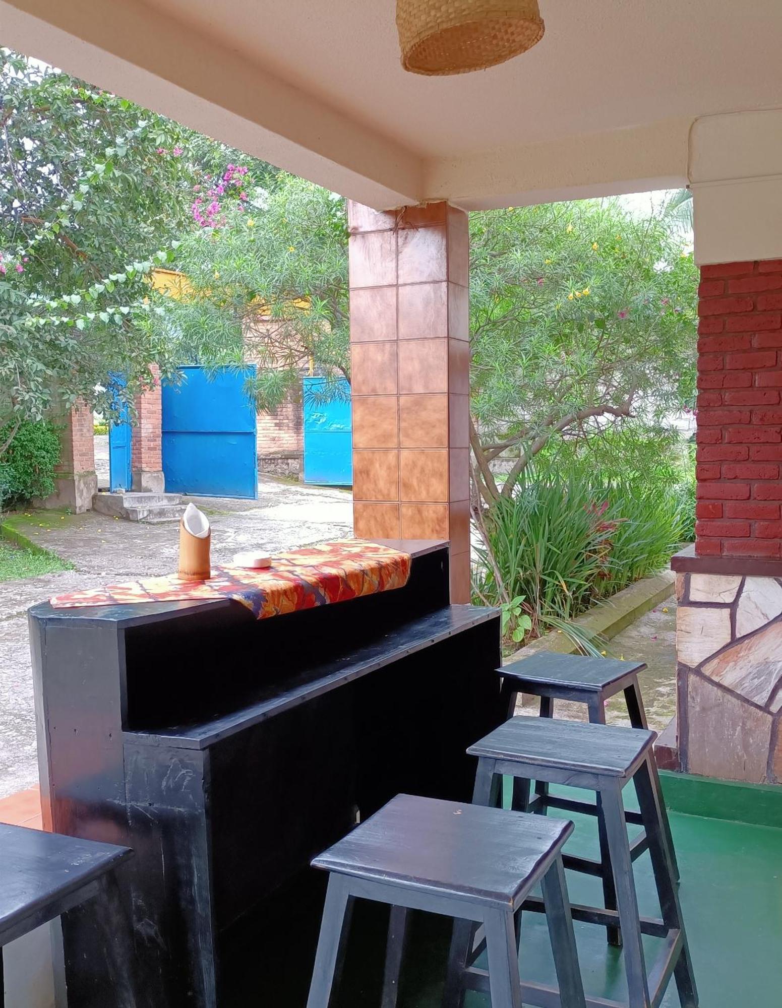 גיסני Colibri Taverne & Guest House מראה חיצוני תמונה