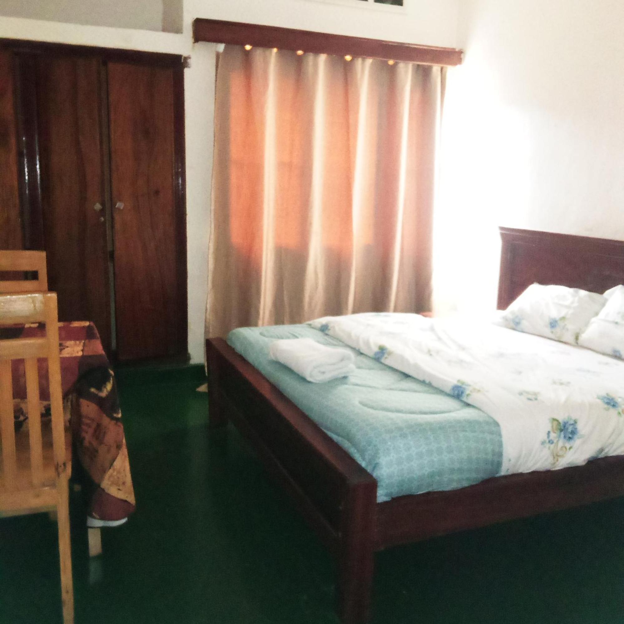 גיסני Colibri Taverne & Guest House מראה חיצוני תמונה